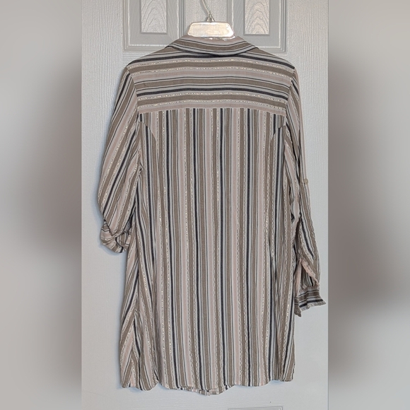 Women's (Size M) Long Striped V-neck Button Down Blouse/Top Long or 3/4 Sleeves - Picture 13 of 15